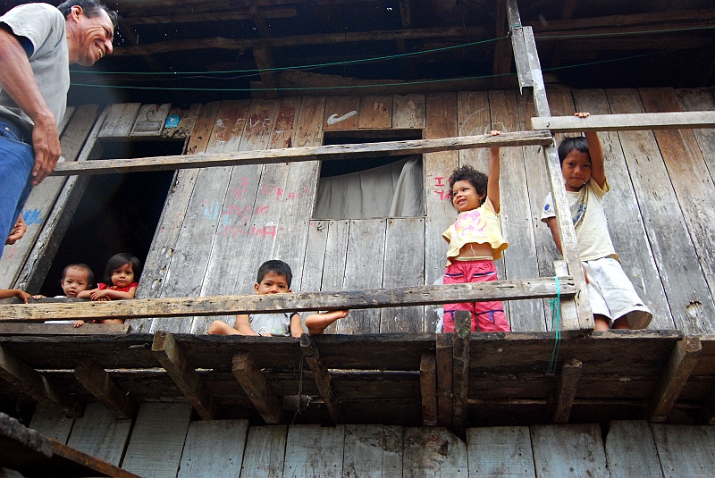 Laura i Astronom_super-151.JPG - Co ciekawe, w Iquitos nie obowiązuje peruwiańskie prawo i nie płaci się tam podatków. Chyba nie dałoby się inaczej. (Zdjęcie: Laura i Astronom)